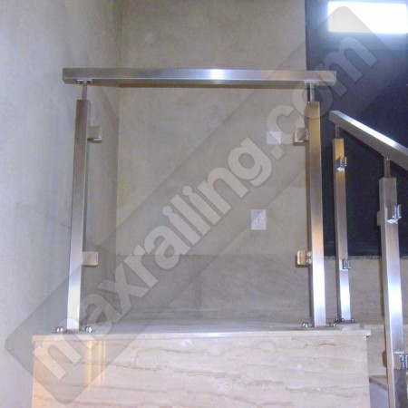 Иноксов парапет